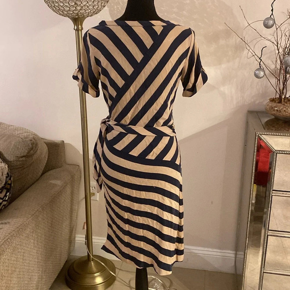 Diane Von Furstenberg silk dress size small - Picture 4 of 5